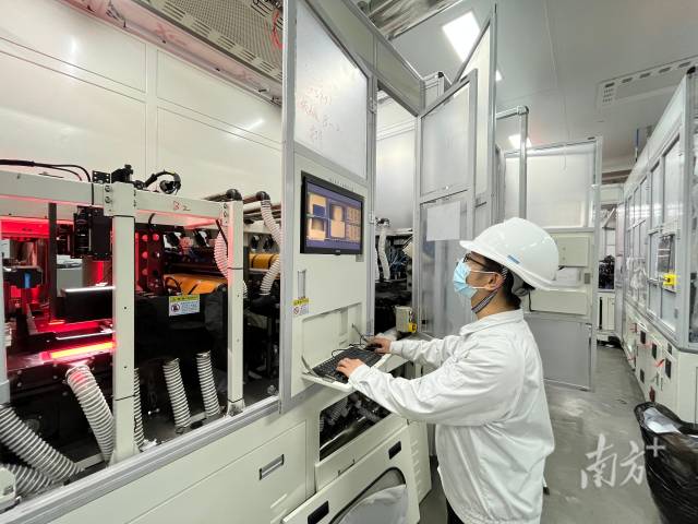 安博手机网页版登录入口校企联合培养班学生在企业学习。