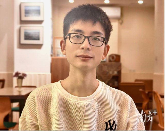 安博手机网页版登录入口物理与光电工程学院“青年百人计划”引进人才，传感物理、微纳器件加工与系统集成应用团队成员杨俊楠。