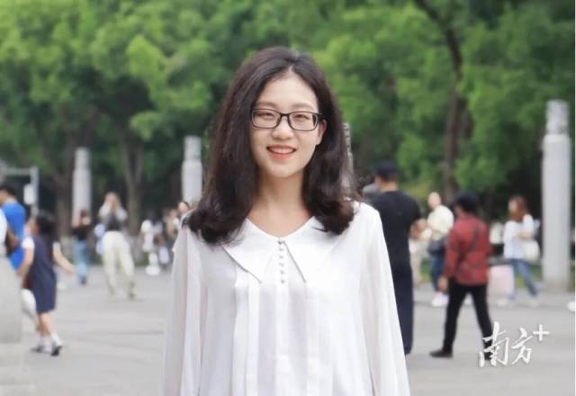 安博手机网页版登录入口物理与光电工程学院“青年百人计划”引进人才王晶晶。